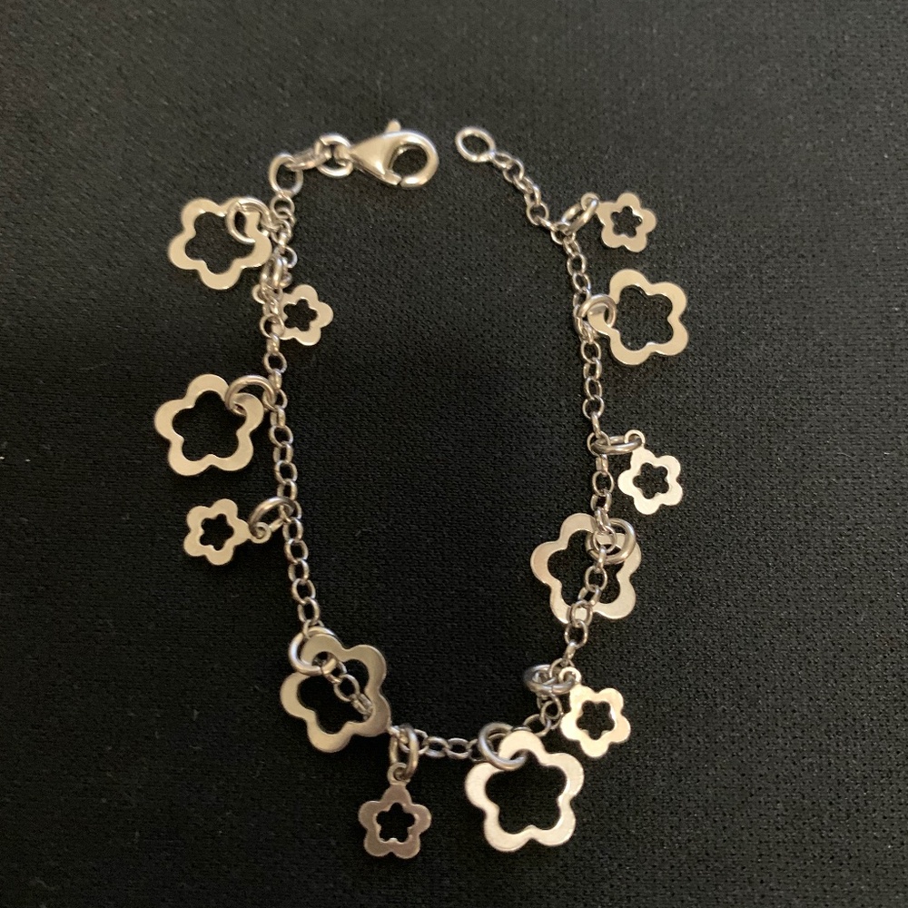 Fashionable & Cute Big & Small Flowers Silver Brac